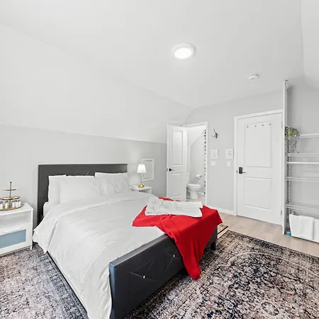 Appartamento Close To Mall With Private Toilet, Free Wi-Fi And Parking